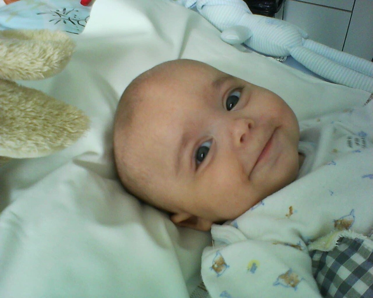 Elias — Les premiers sourires